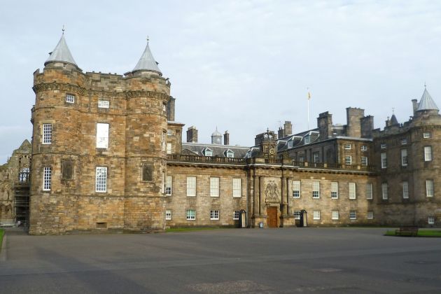 Holyroodhouse Edinburgh.jpg