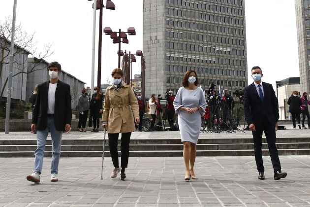 mesec bratusek fajon sarec.JPG