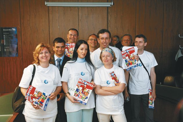 novinarska ekipa reporter 2008.jpg