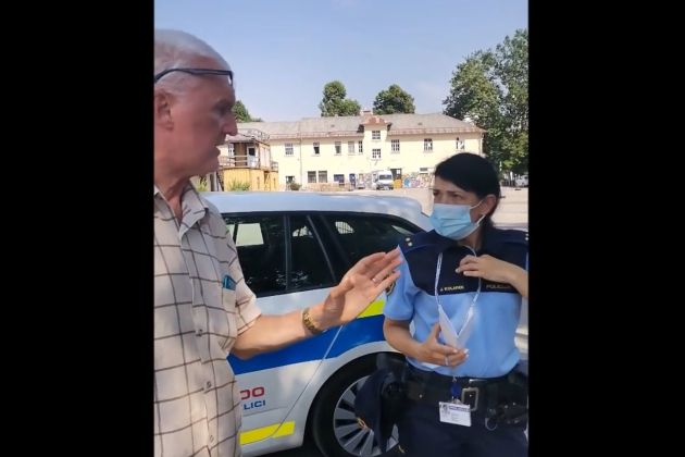 troha policistka.jpg