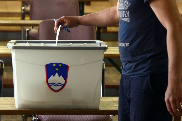 referendum o vodah volisve volilna skrinjica volitve bobo.JPG