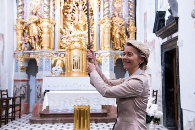 ursula von der leyen ukom.jpg