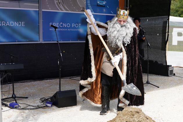 prva lopata tretja razvojna os koroska cesta.JPG