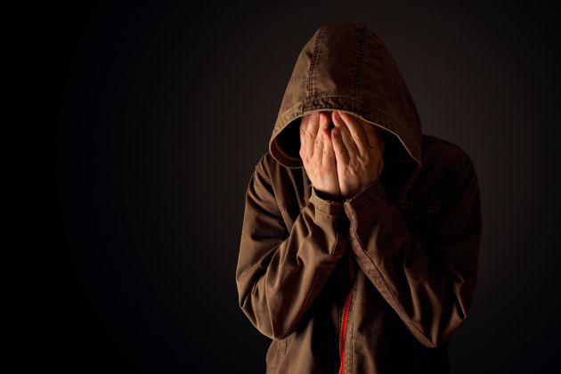 depresija, nezadovoljstvo, skrivanje, kapuca.jpg