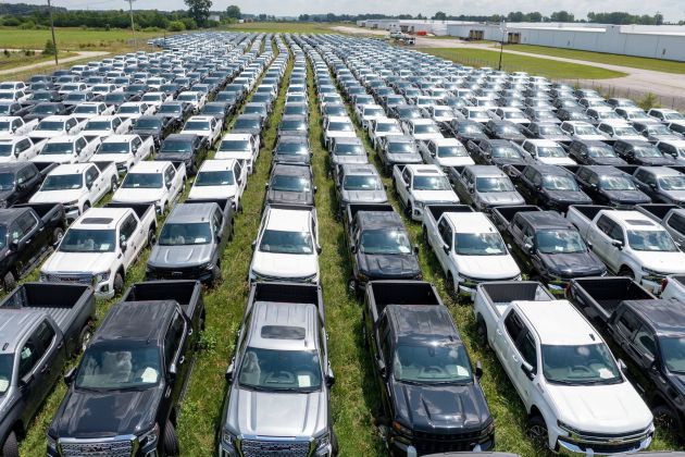 parkirisce avtomobili pf.jpg