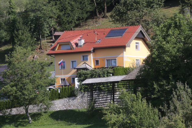 hisa tonin zgornji tuhinj pl.JPG