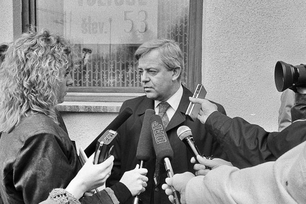 milan kucan 1990 bobo.JPG