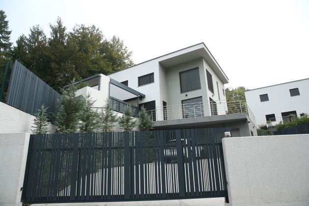 hisa, gregor jenko, salus pl.jpg