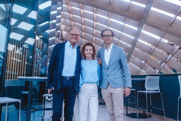 Direktor podjetja Riko Janez Škrabec s sodelavci na Expo 2020.jpg