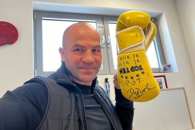 Dejan Zavec - rokavice.jpg