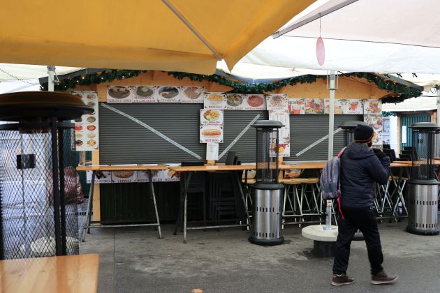 stojnica, hiška, pogačarjev-trg, božični-sejem, zapečatenje