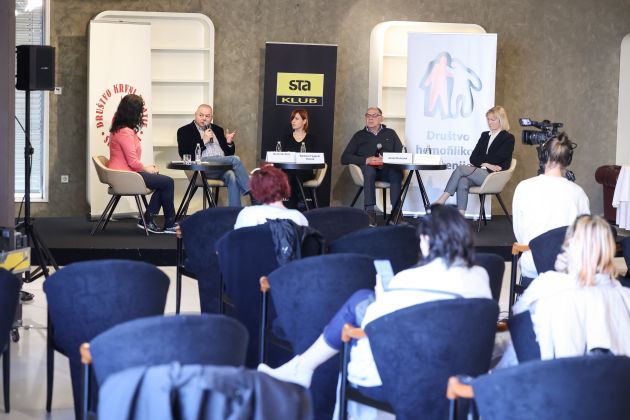 Okrogla miza Mejniki zdravljenja hemofilije skozi čas.jpg