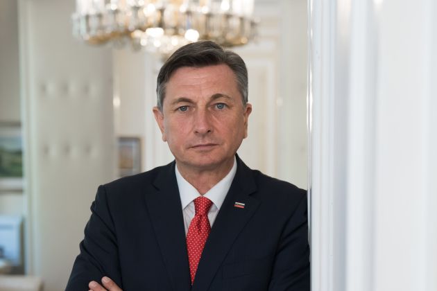 Borut Pahor -  pokončna