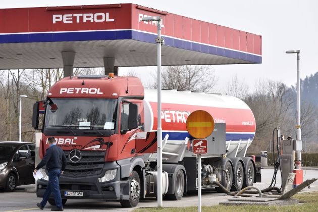 petrol cisterna bencinska crpalka.JPG