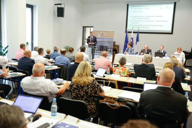 borut pahor drzavni svet.jpg