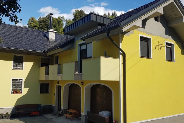 ZOREC PRENOVLJENA HIŠA.jpg