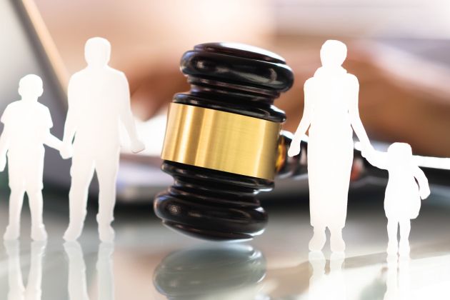 sodisce otroci kladivo pf.jpg