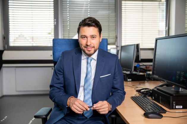 Krevs se zahvaljuje gledalcem za njihovo zaupanje in izraža prepričanje, da se bodo kmalu spet sreča