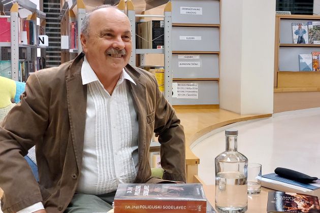 BORIS KARLOVŠEK KNJIŽNICA.jpg