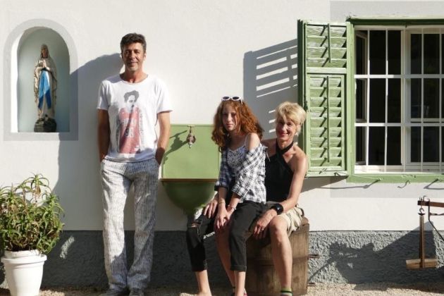 franci kek hisa booking.jpg