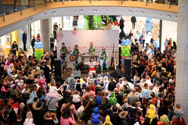 V ALEJI je potekalo veliko pustovanje s Čuki (foto Sašo Radej).JPG