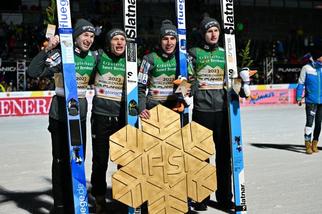 skakalci zlata kolajna.JPG