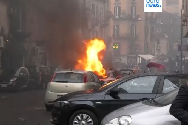 neapelj navijaci napoli eintracht policija tw.jpg