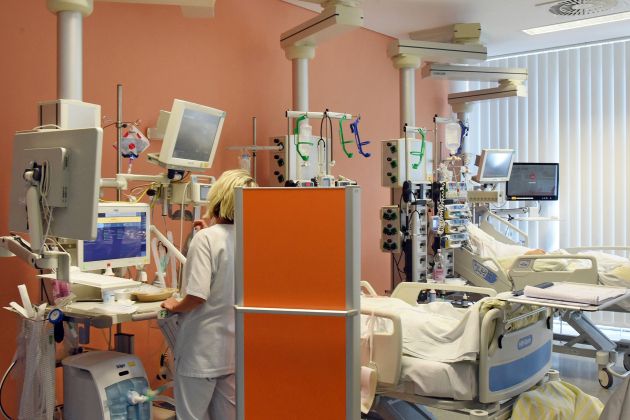 PER-intenzivna enota-profimedia-0704691755.jpg