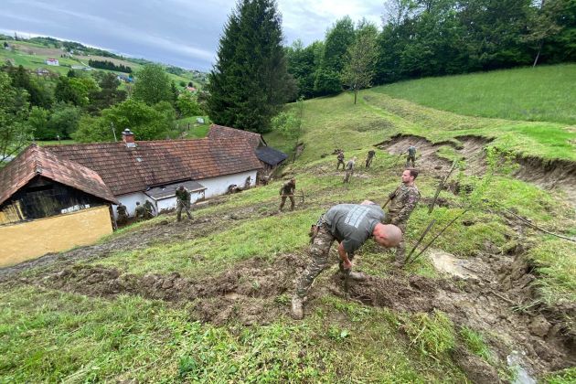 poplave plazovi1 selnica in zgornja velka sentilj slovenska vojska.jpg