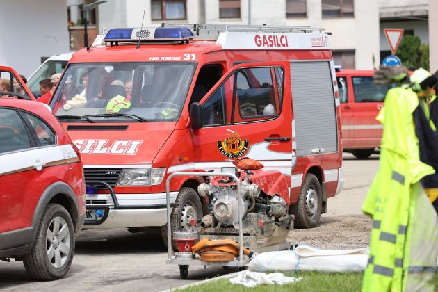 prevalje neurje poplave skoda gasilci pl.JPG