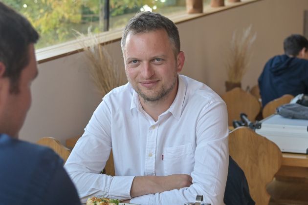 poslanski-obed, tine-novak, lounge-bar-expano