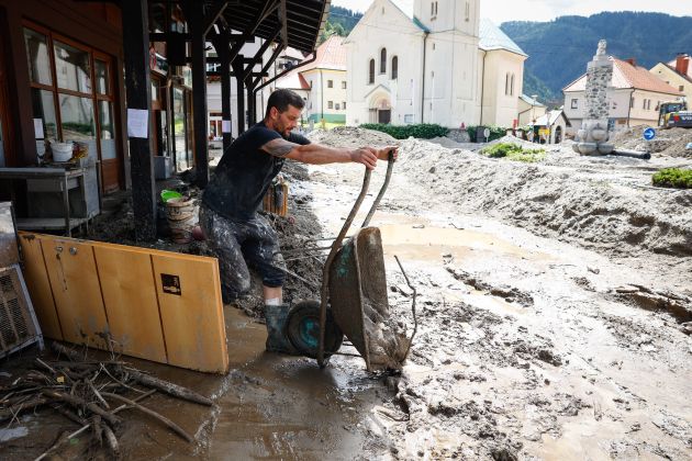Pomoč, poplave, prostovoljci