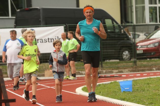 PER-goste tek-pl.jpg