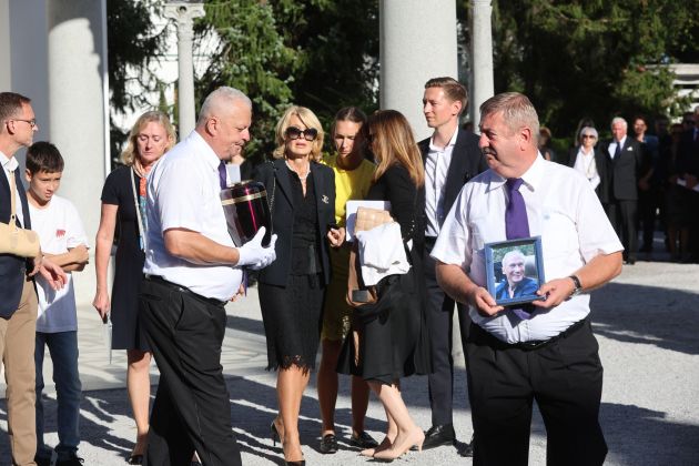 nevenka cresnar pergar pogreb pl.JPG