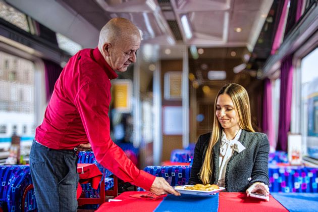 Restavracija na vlaku EMONA Gradec Dunaj.jpg