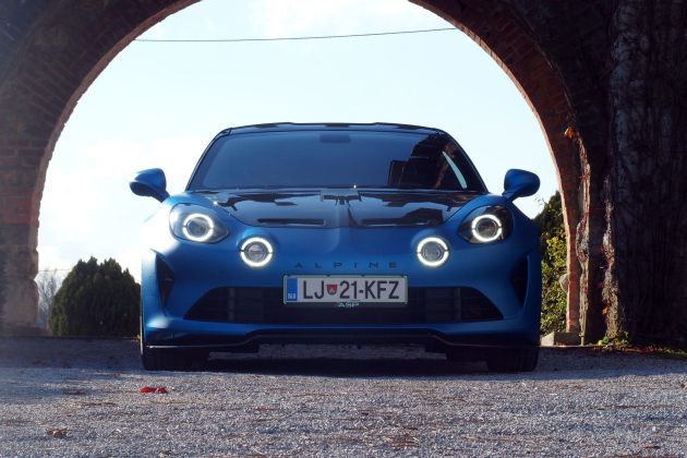 alpine a110.jpg