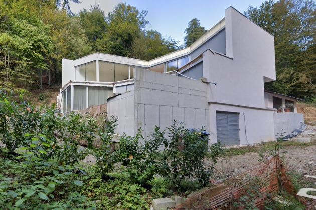 kontestabile hisa golovec.jpg