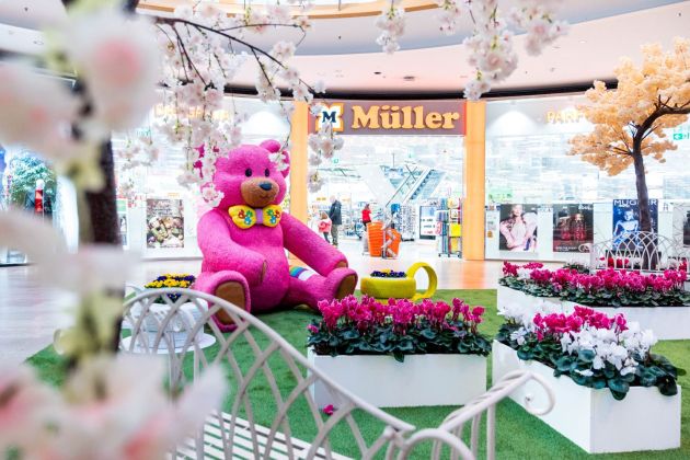 Cvetlice so preplavile hodnike nakupovalne destinacije ALEJA.jpg