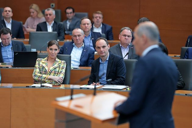 eva irgl, aleš logar, janez janša, sds.jpg