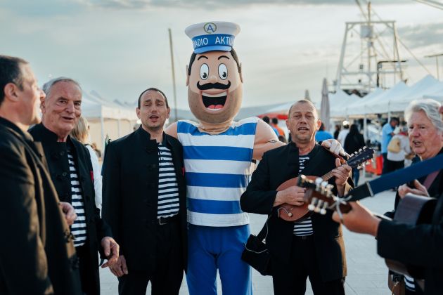 Aktualko s klapo Donet.jpg