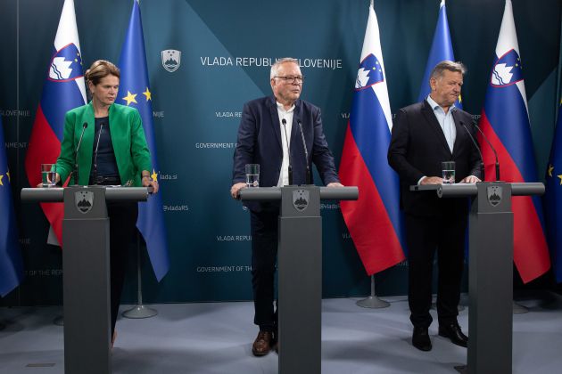 bratusek novak jevsek vlada.jpg