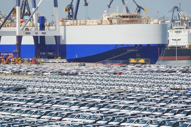 tovorna ladja avtomobili pristanisce luka pf.jpg