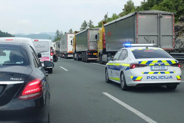 avtocesta, policija, zastoj, reševalni pas