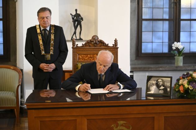 žalna seja, anita ogulin, jože mermal.jpg