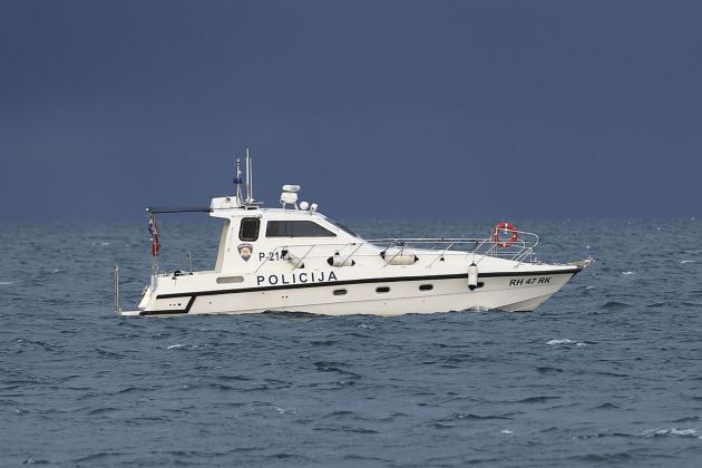 policija hrvaska coln morje bobo.jpg