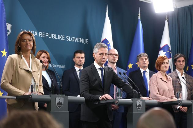 fajon golob vrecko mesec rb.jpg