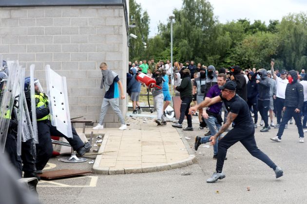 nemiri velika britanija rotherham policija nasilje