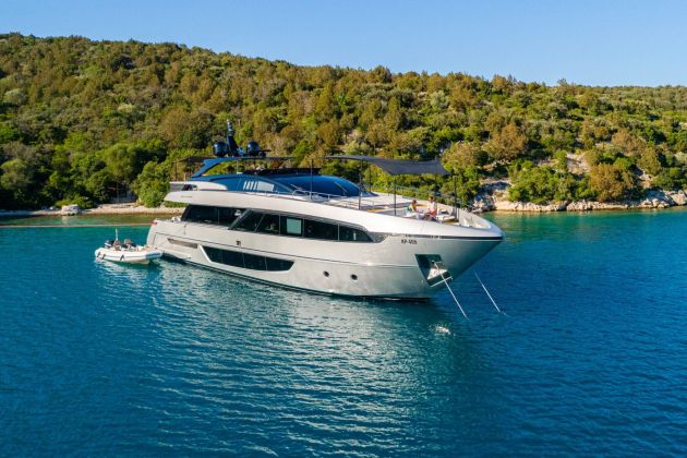 jahta riva 100 corsaro no stress 888 mennyacht.jpg