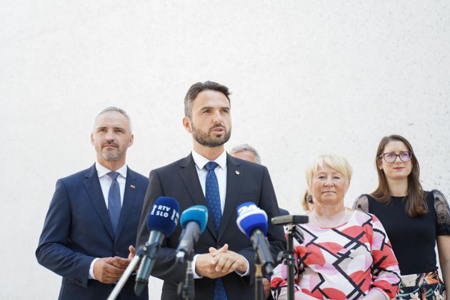 tonin nsi cigler kralj spomenik zrtvam vseh vojn.jpg