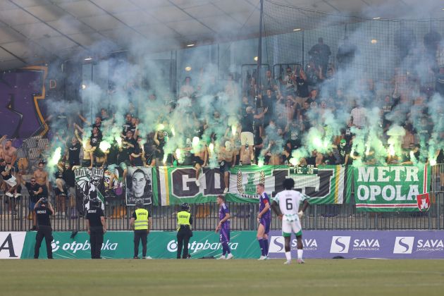 maribor olimpija green dragon navijaci pirotehnika.jpg